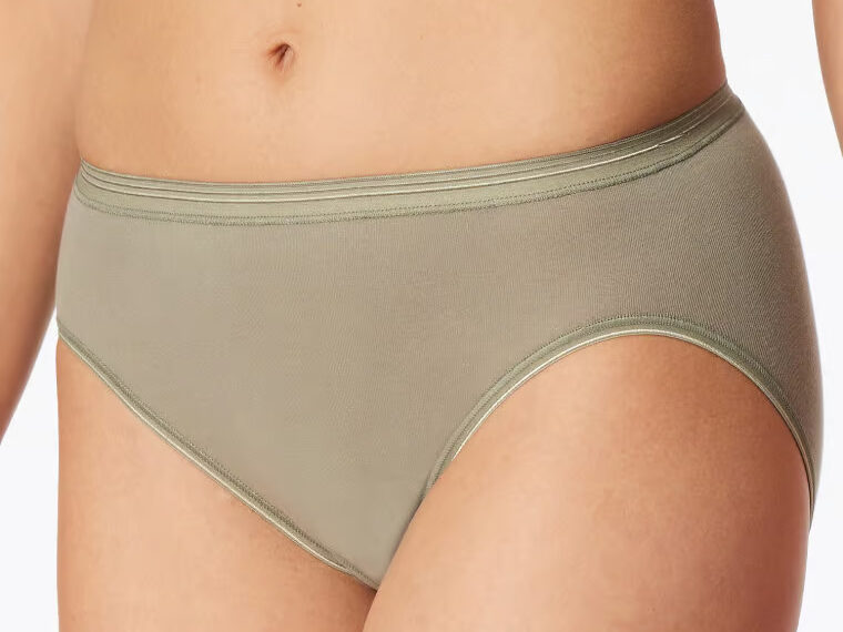 Model mit grüner Unterhose